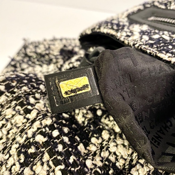 Chanel Tweed Camellia Messenger Flap Bag - Picture 12 of 16